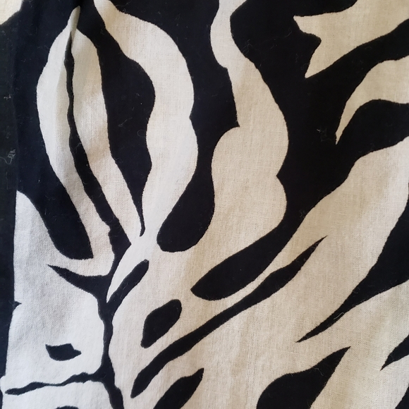 💝$8 or 4/$20! Mix Nouveau Linen Black & Cream Floral Skirt Size Large 💝 - Picture 3 of 4